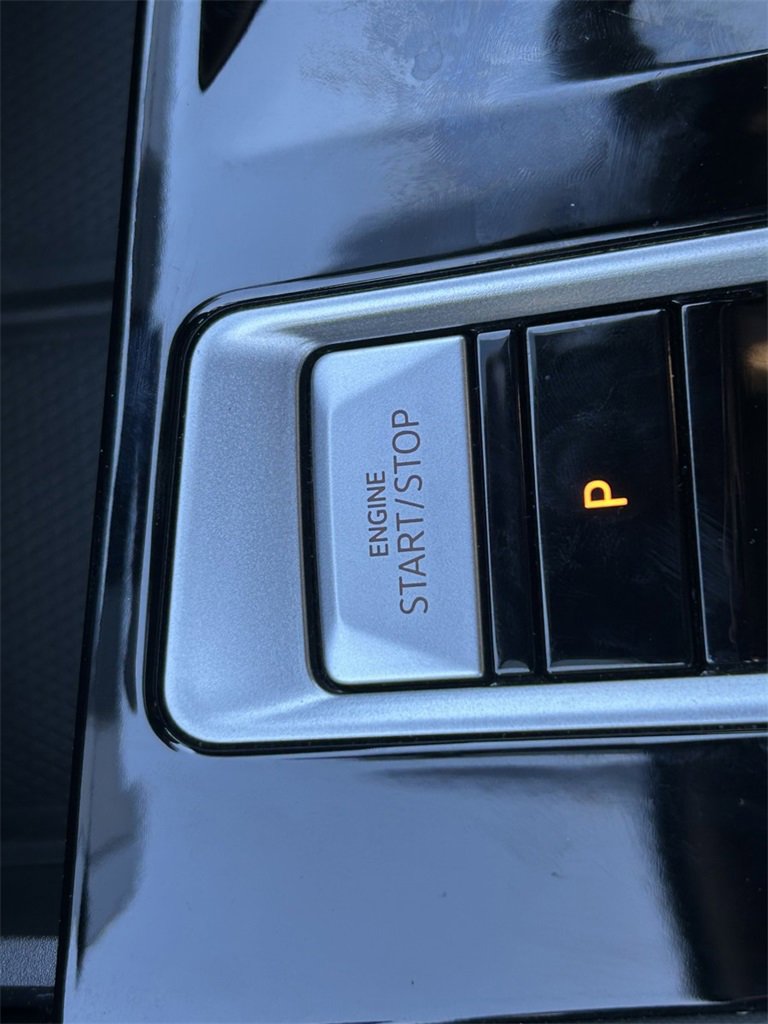 Used 2024 Volkswagen Atlas Cross Sport SEL image 33