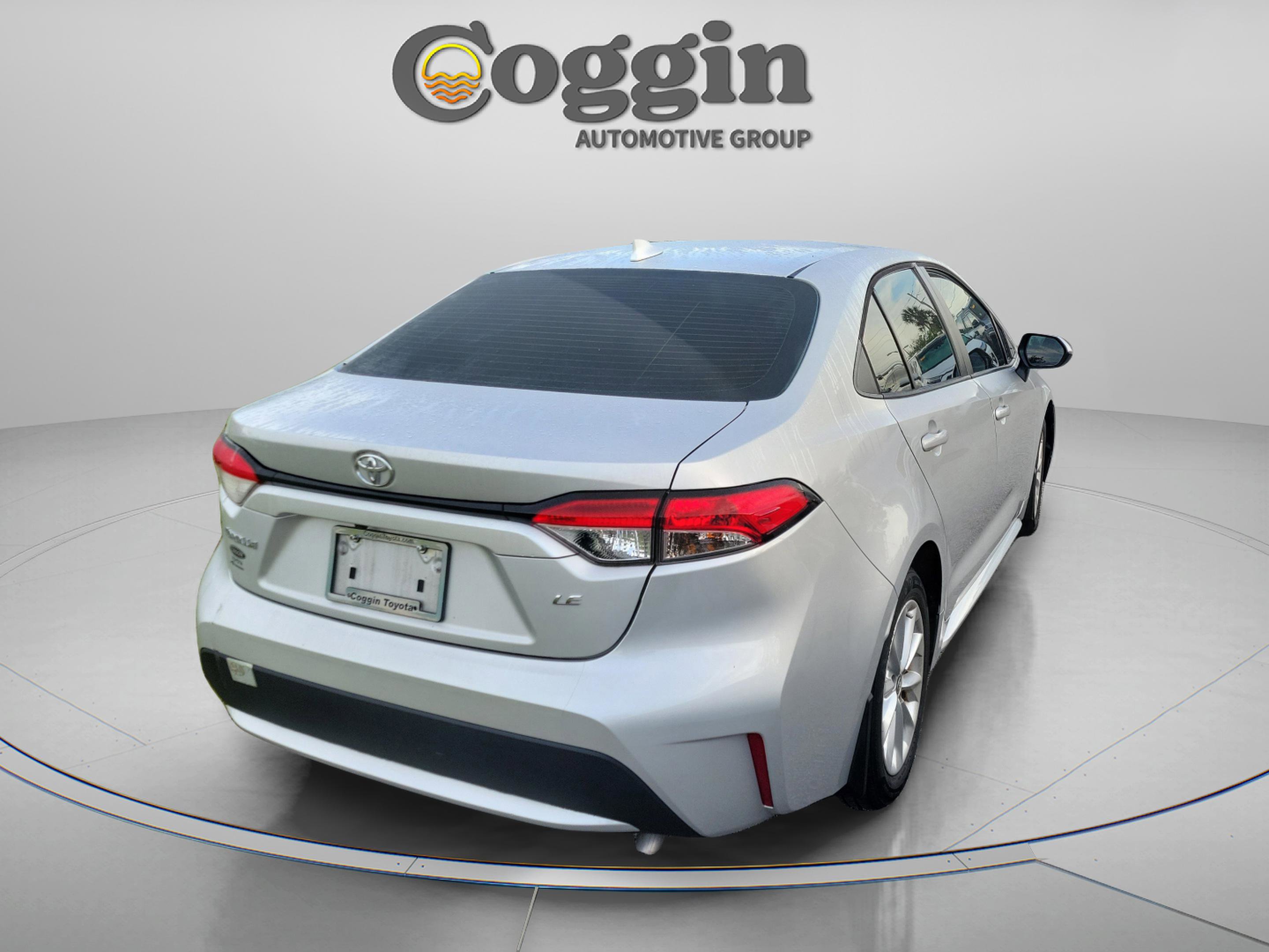 Used 2022 Toyota Corolla LE w/ LE Convenience Package FWD image 4