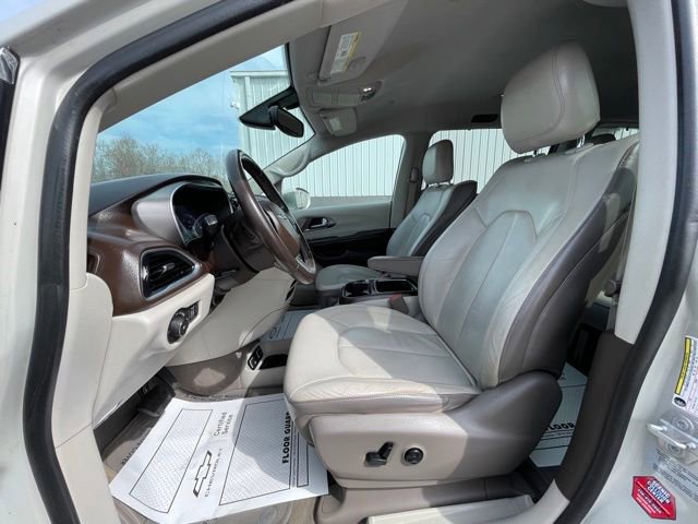 Used 2017 Chrysler Pacifica Touring-L Plus image 19