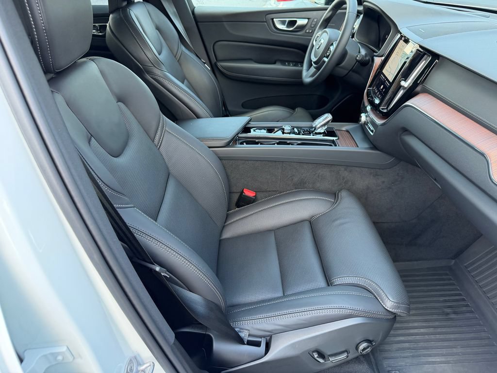 Certified 2024 Volvo XC60 T8 Ultimate w/ Protection Package Premier AWD/4WD image 30