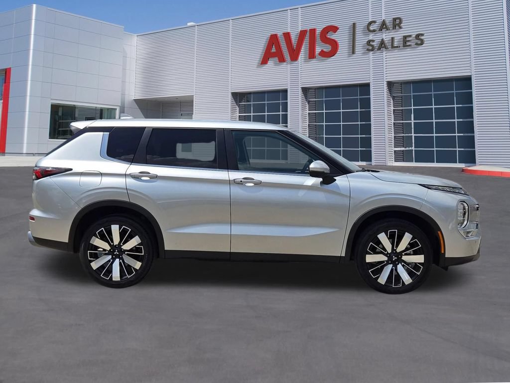 Used 2025 Mitsubishi Outlander SE AWD/4WD image 5