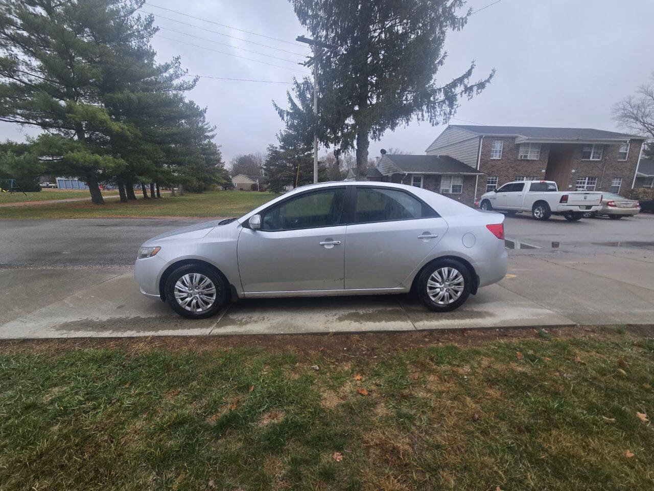 Used 2013 Kia Forte EX image 2