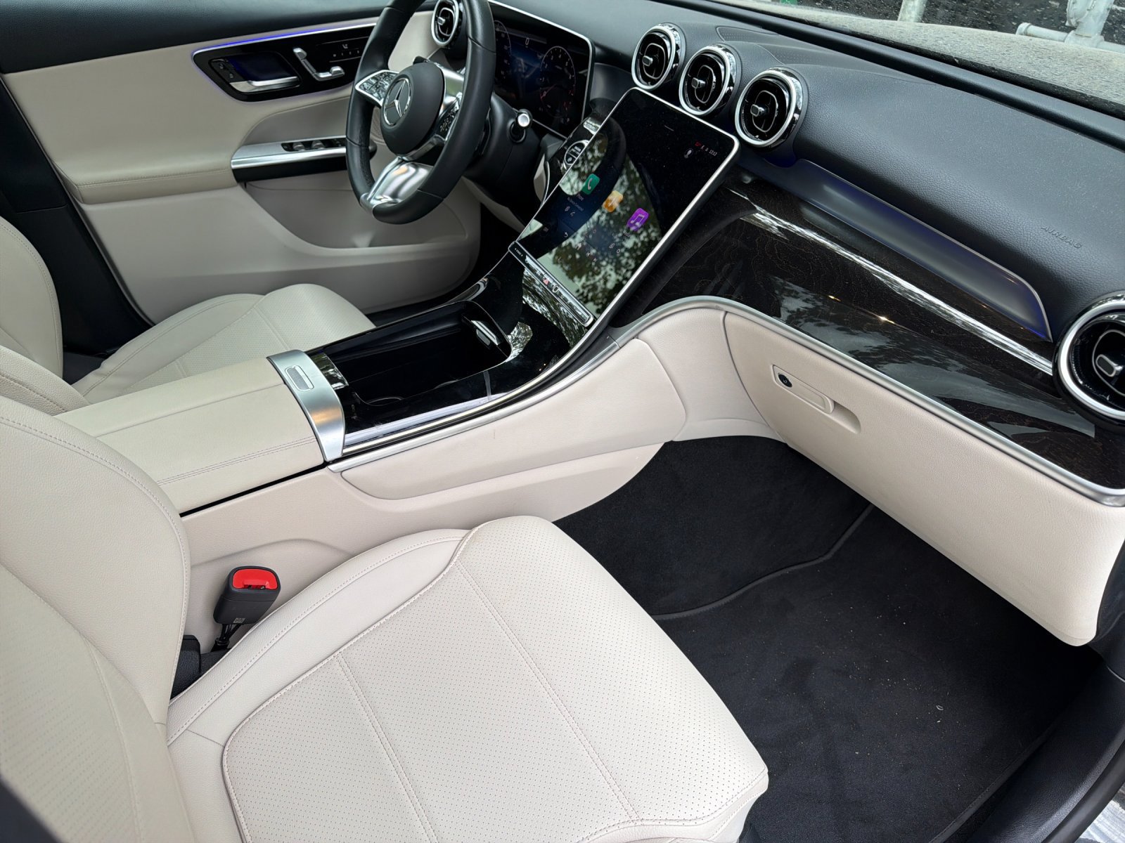 Used 2026 Mercedes-Benz GLC 300 image 12