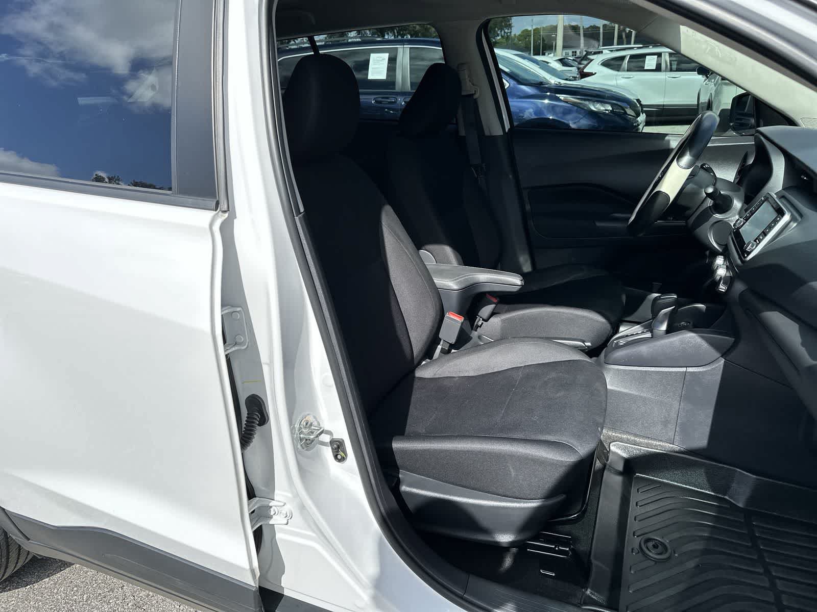 Used 2023 Nissan Kicks S FWD image 9