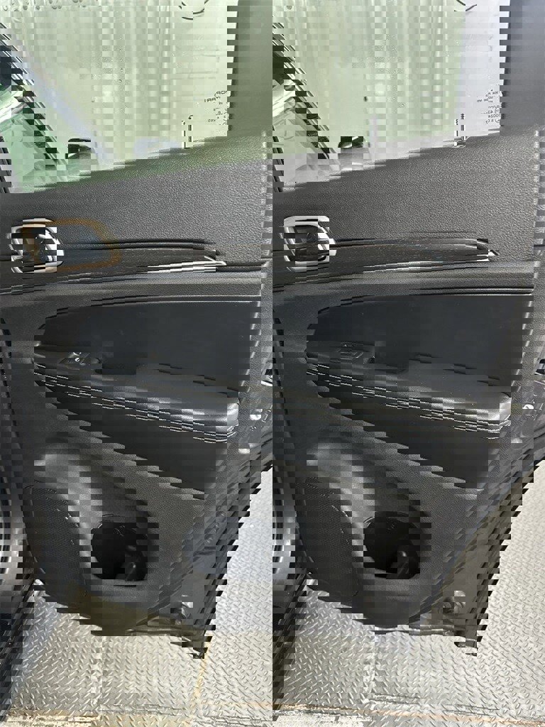 Used 2016 Jeep Grand Cherokee Limited w/ Trailer Tow Group IV image 35