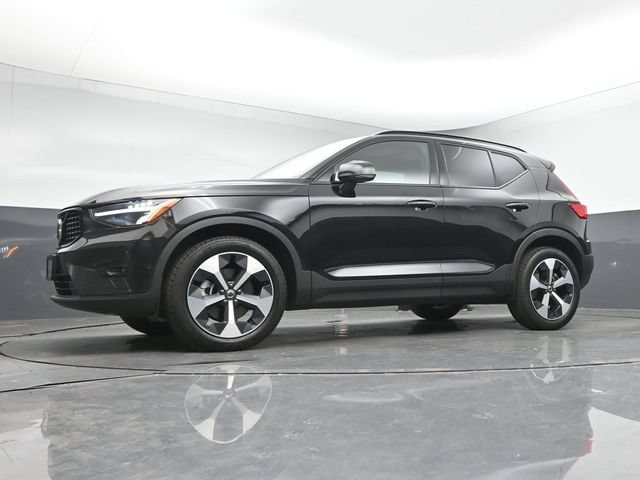 Used 2025 Volvo XC40 B5 Plus AWD/4WD image 38