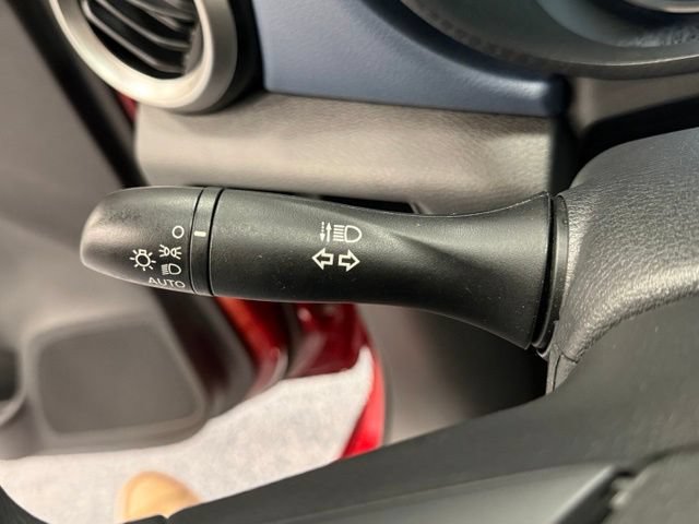 Used 2025 Nissan Versa SV w/ Trunk Package FWD image 18