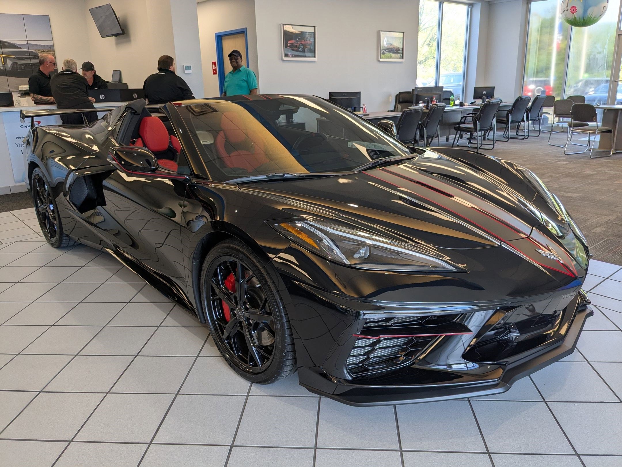Used 2024 Chevrolet Corvette Stingray Premium Conv w/ Z51 Performance Package image 3