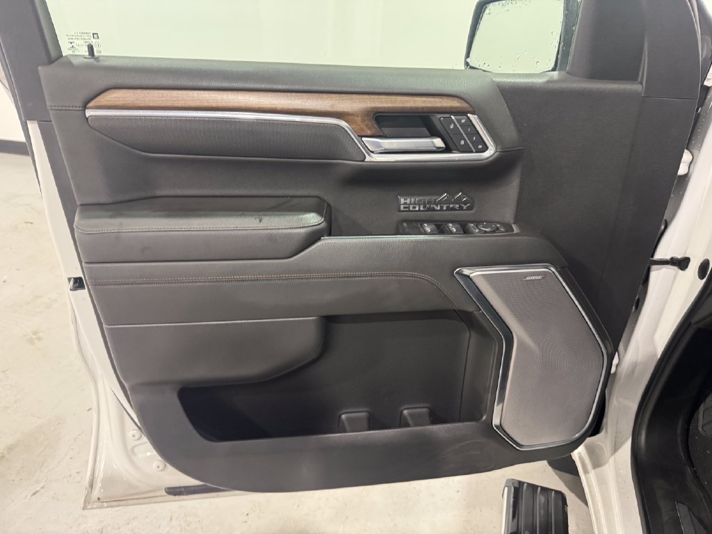 Used 2022 Chevrolet Silverado 1500 High Country w/ High Country Premium Package AWD/4WD image 17