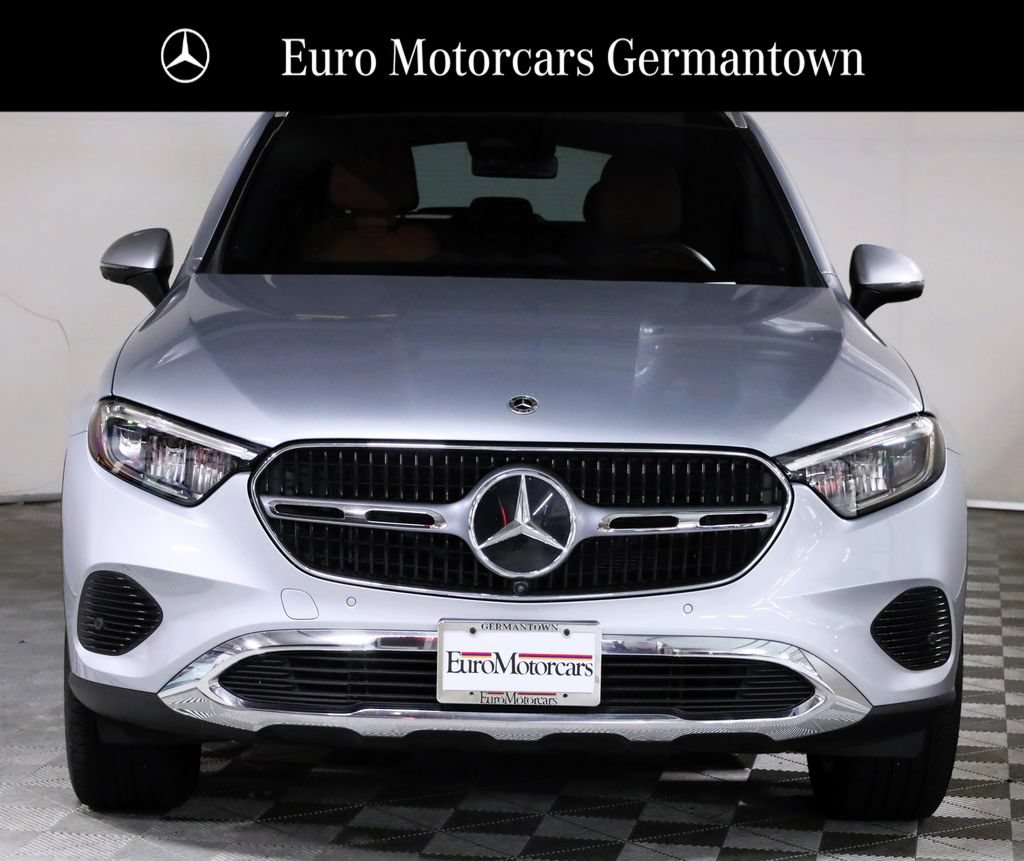 Used 2024 Mercedes-Benz GLC 300 4MATIC image 2