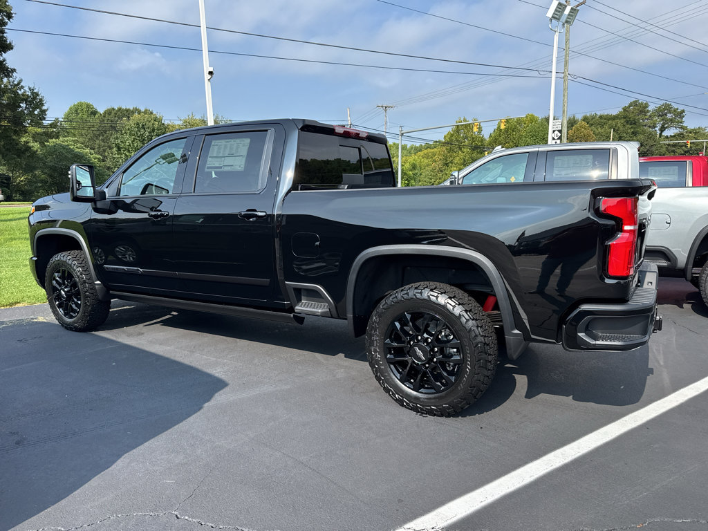 New 2026 Chevrolet Silverado 2500 High Country w/ Midnight Edition AWD/4WD image 4