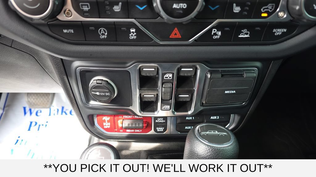 Used 2024 Jeep Gladiator Rubicon w/ Technology Group AWD/4WD image 22