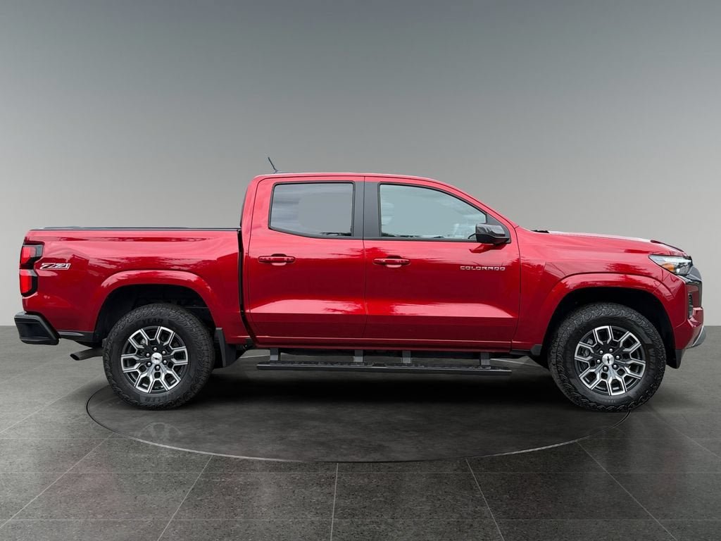 Used 2025 Chevrolet Colorado Z71 w/ Technology Package AWD/4WD image 10