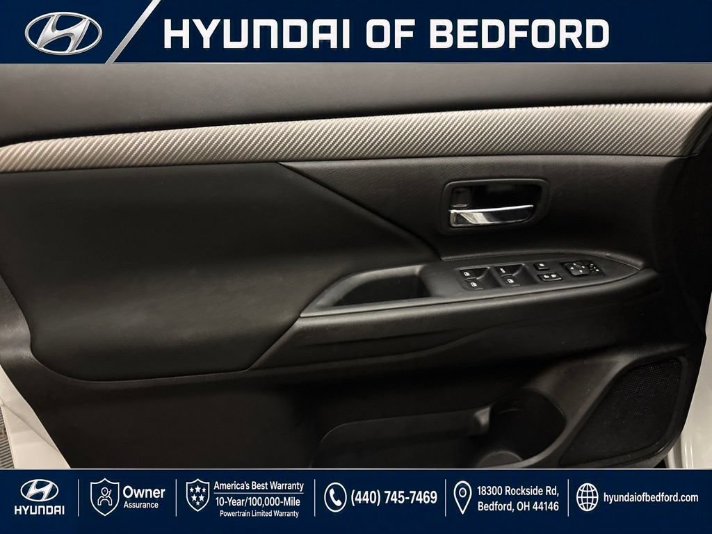 Used 2017 Mitsubishi Outlander ES AWD/4WD image 13