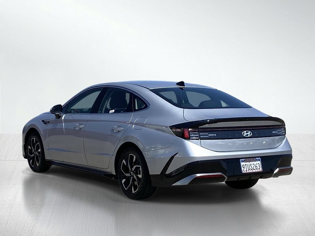 Used 2025 Hyundai Sonata SEL FWD image 4