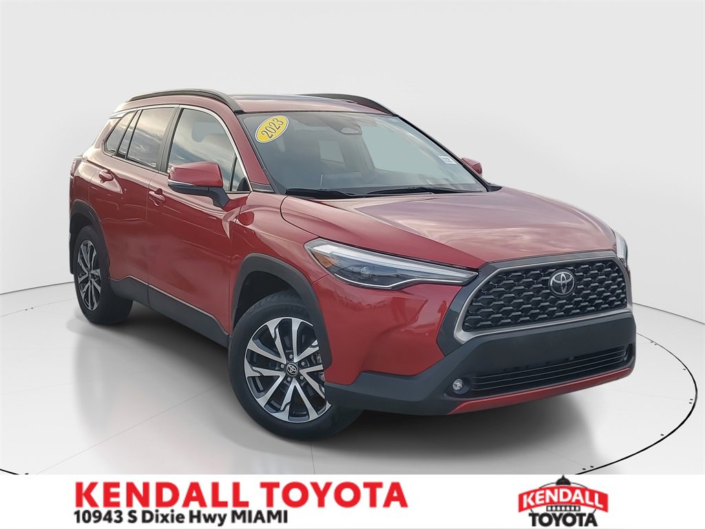 Used 2023 Toyota Corolla Cross XLE image 1