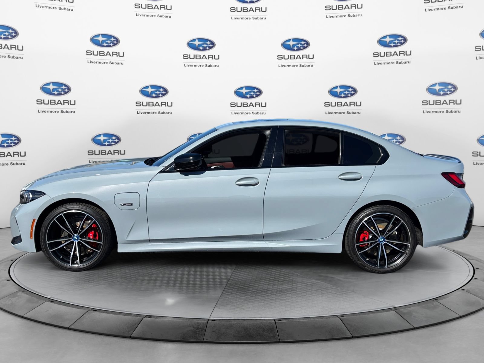 Used 2023 BMW 330e w/ M Sport Package RWD image 3