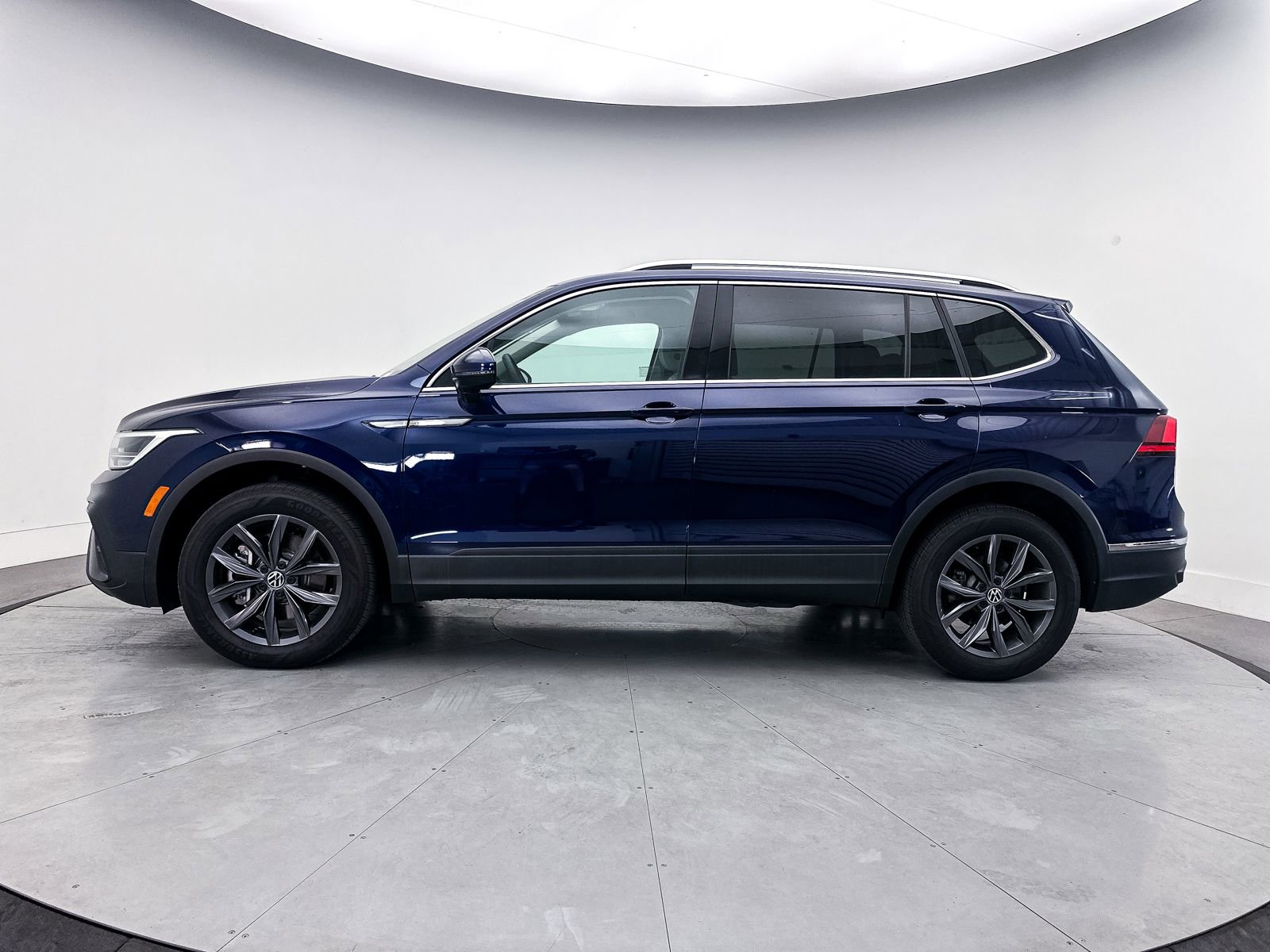 Used 2022 Volkswagen Tiguan SE w/ Panoramic Sunroof Package AWD/4WD image 40