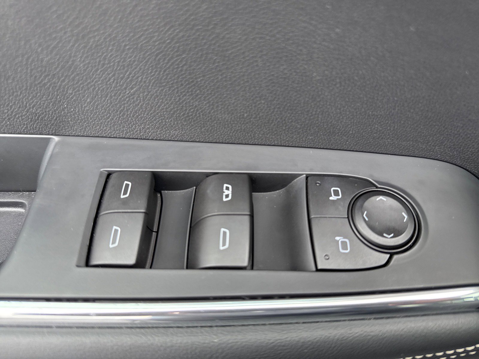 Used 2025 GMC Acadia Elevation image 23