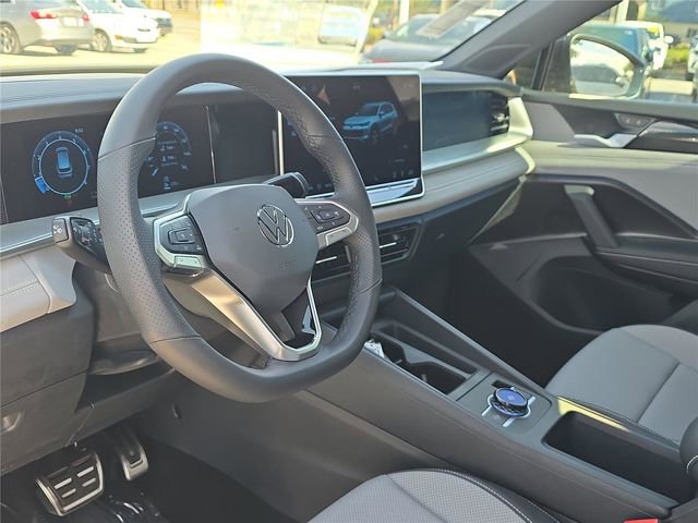 New 2026 Volkswagen Tiguan SE R-Line FWD image 14