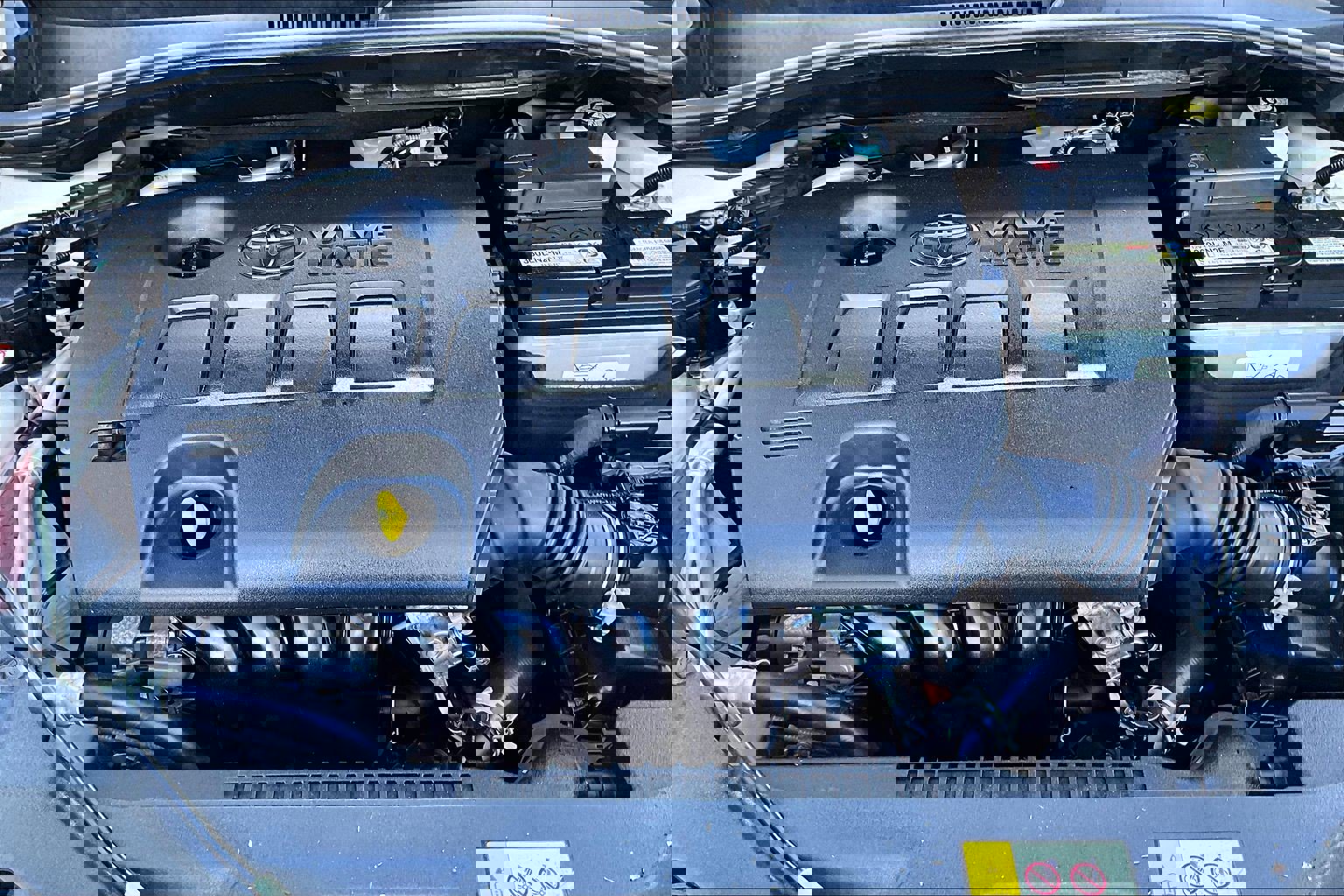 Used 2021 Toyota C-HR LE FWD image 9