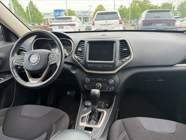 Used 2015 Jeep Cherokee Latitude w/ Cold Weather Group AWD/4WD image 10