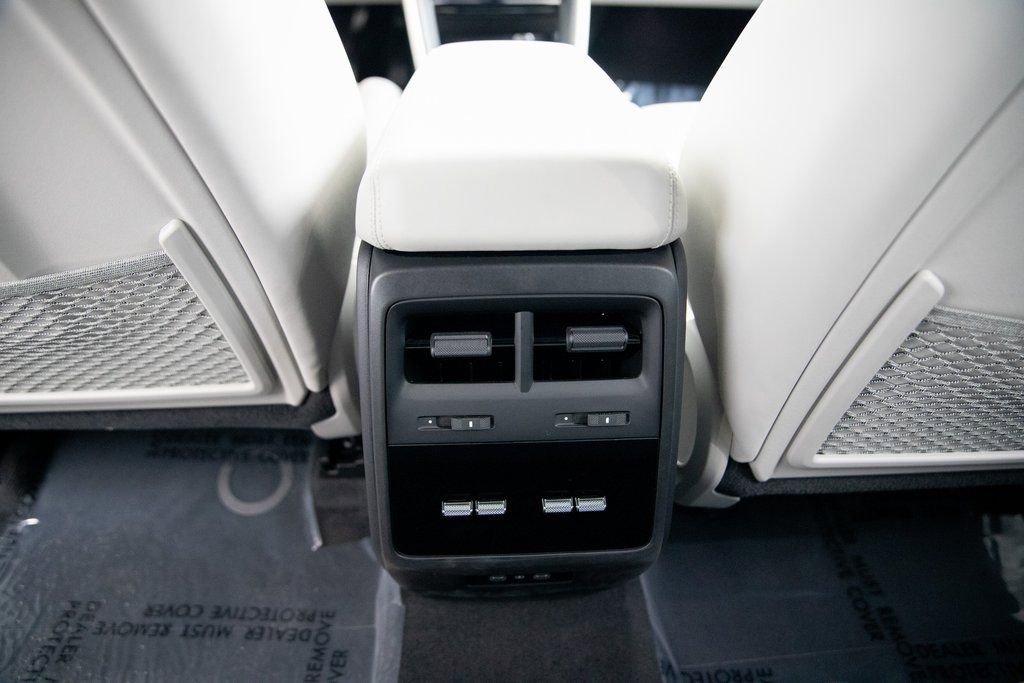 Certified 2025 Porsche Macan Electric RWD image 24