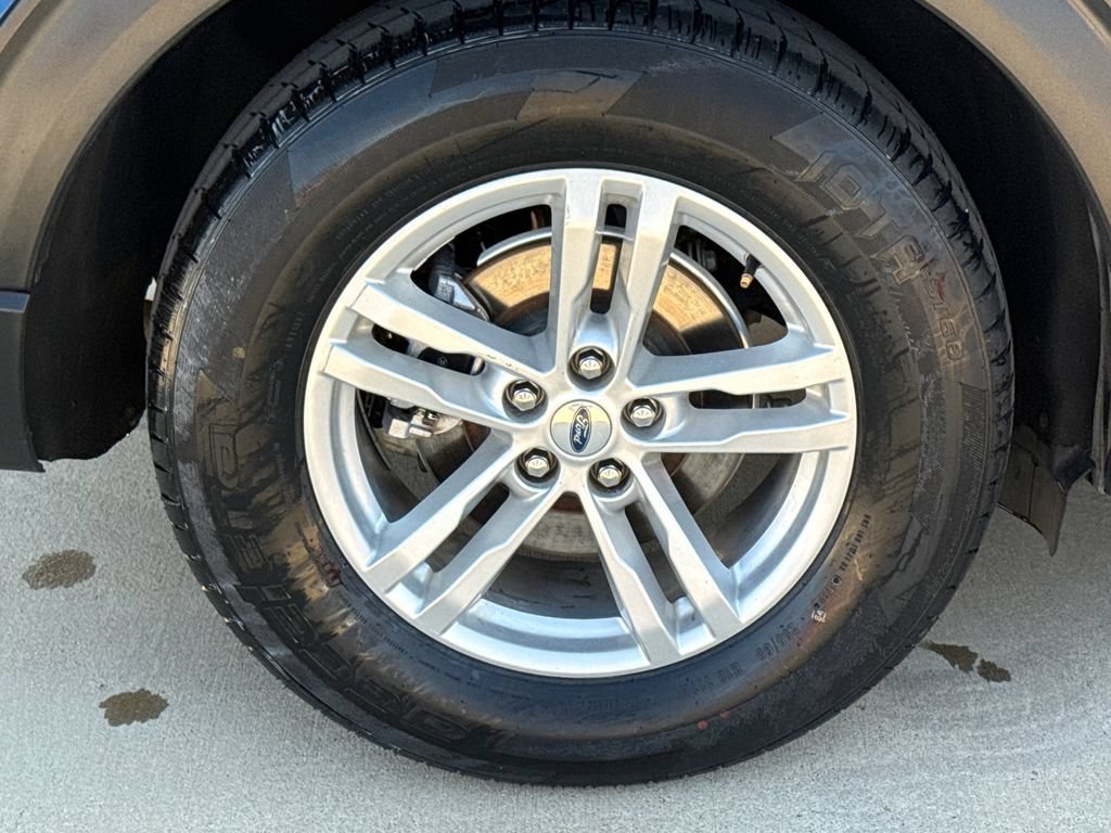 Used 2023 Ford Explorer XLT w/ Equipment Group 202A RWD image 9