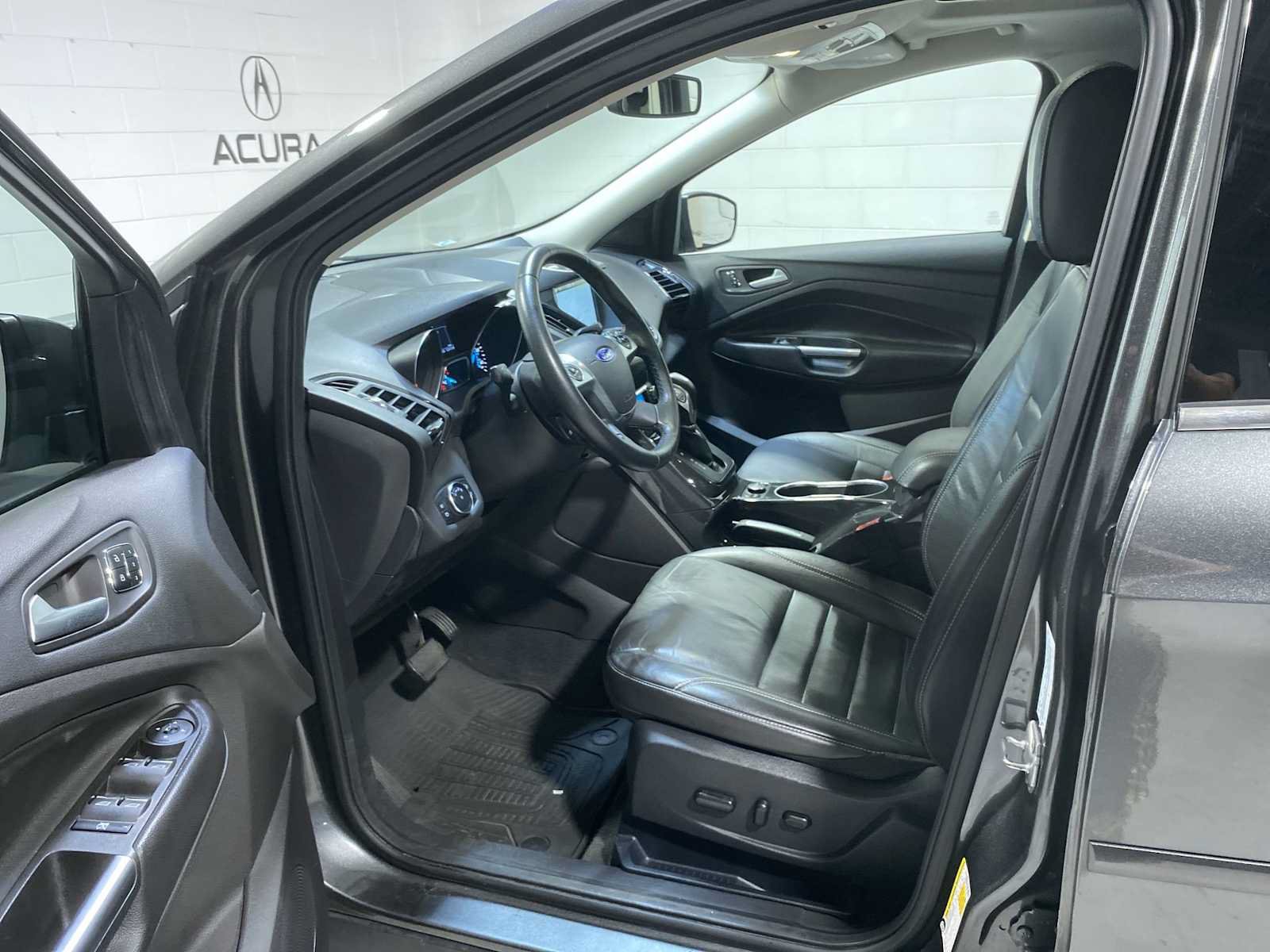 Used 2016 Ford Escape Titanium AWD/4WD image 2