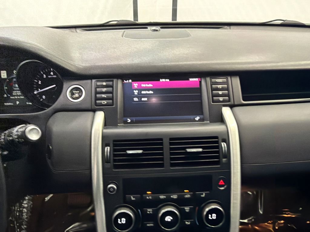 Used 2017 Land Rover Discovery Sport HSE AWD/4WD image 30