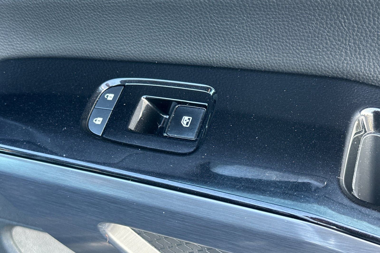 Used 2022 Nissan Pathfinder SL w/ SL Black Package image 23