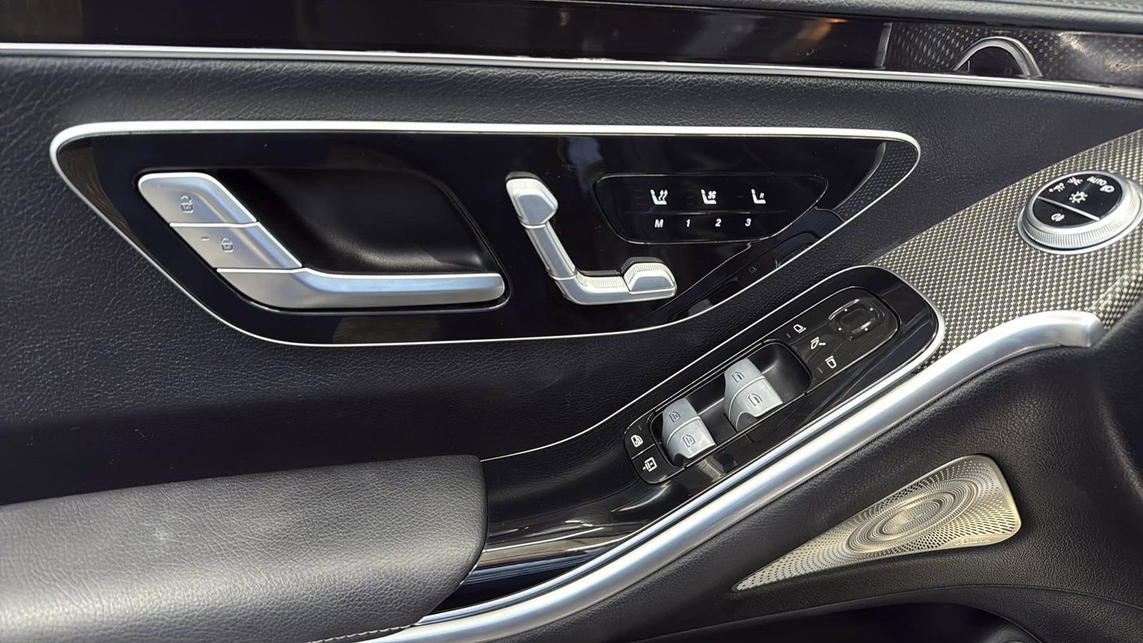 Used 2023 Mercedes-Benz S 500 4MATIC w/ AMG Line image 2
