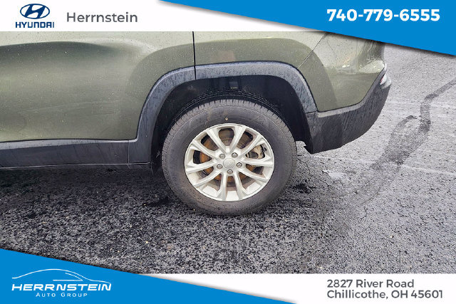Used 2021 Jeep Cherokee Latitude w/ Mopar Interior Package AWD/4WD image 24