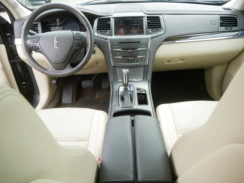 Used 2013 Lincoln MKS AWD image 19