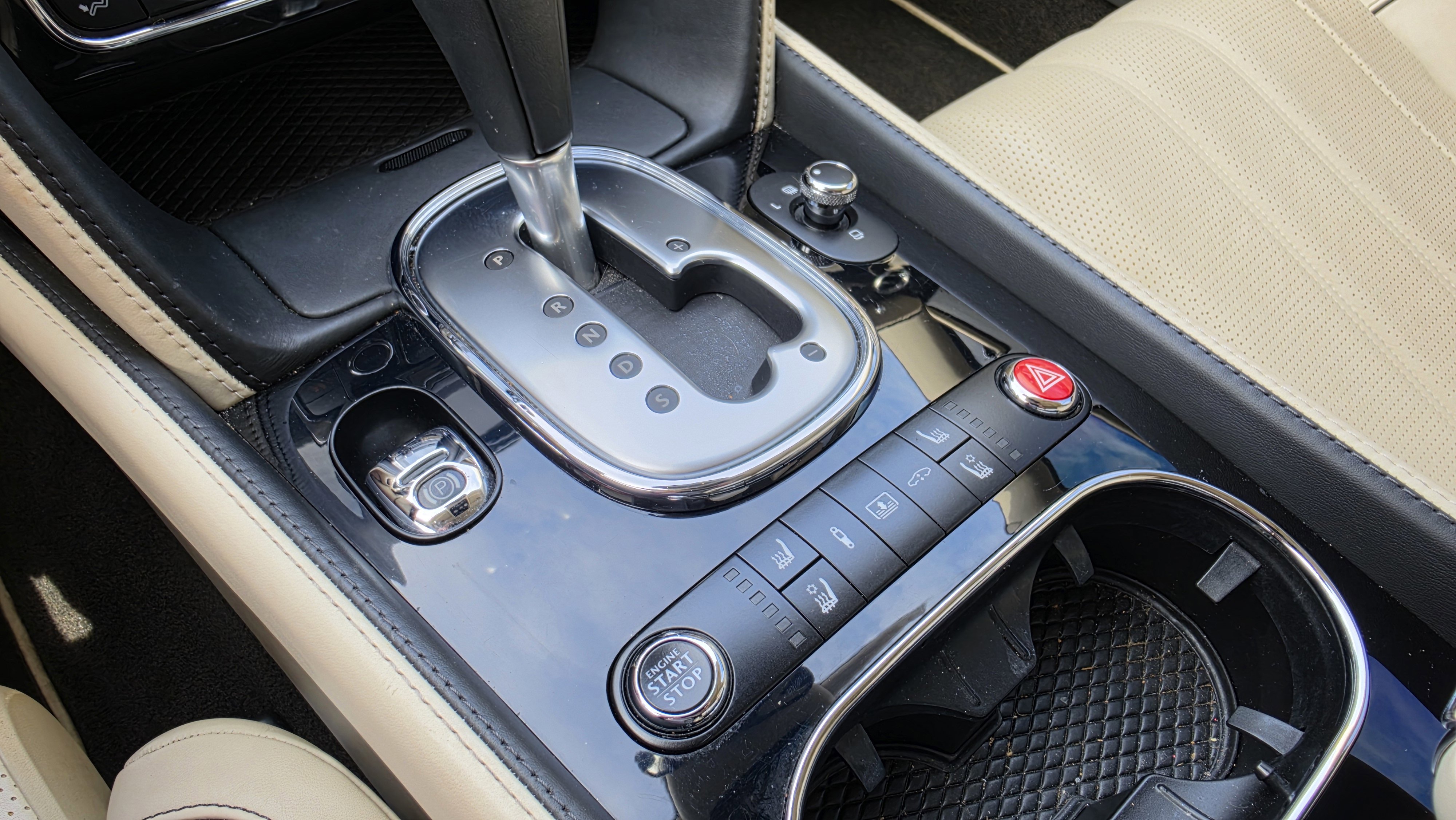Used 2015 Bentley Flying Spur V8 image 43