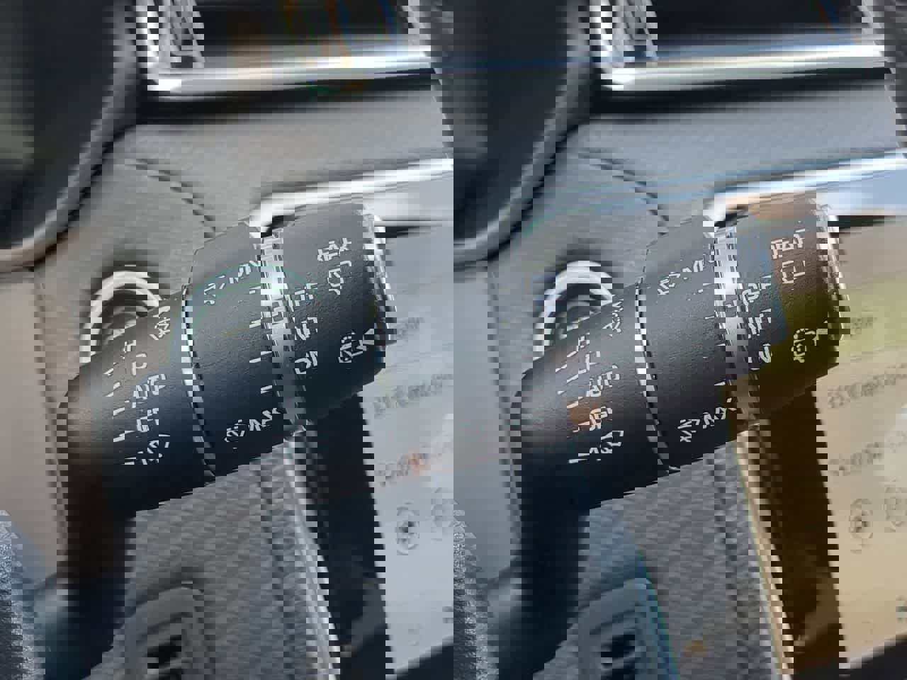 Used 2019 Land Rover Range Rover Velar S image 26