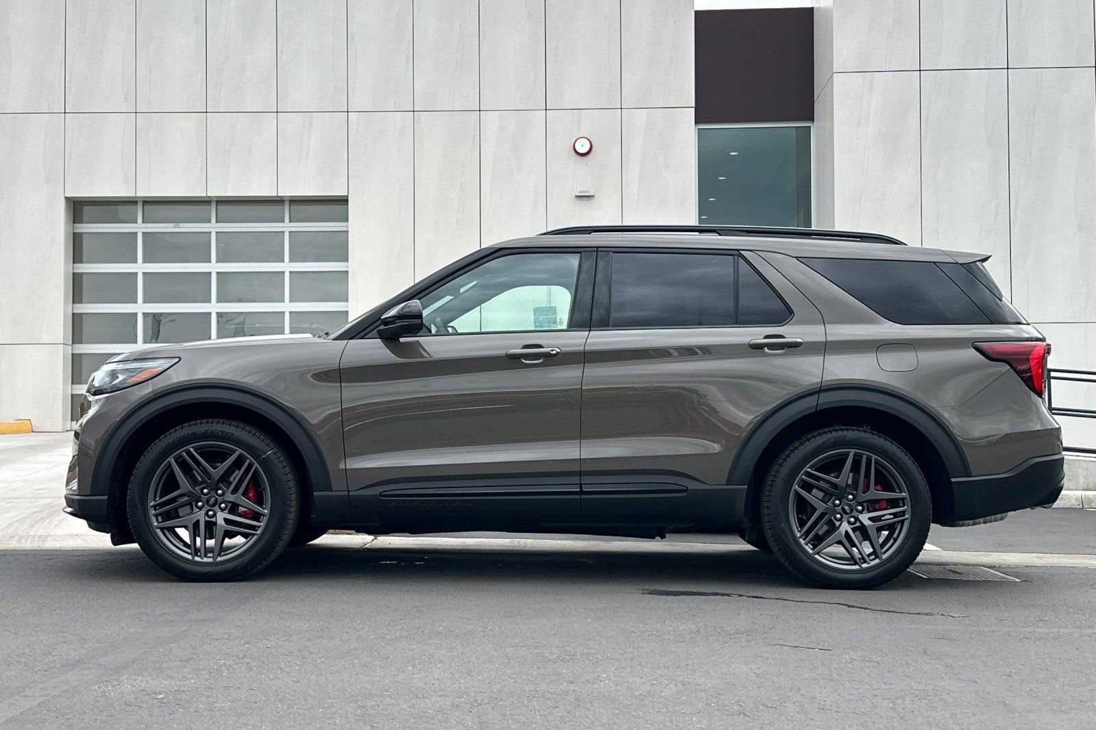 New 2026 Ford Explorer ST w/ Sun And Sound Package image 6