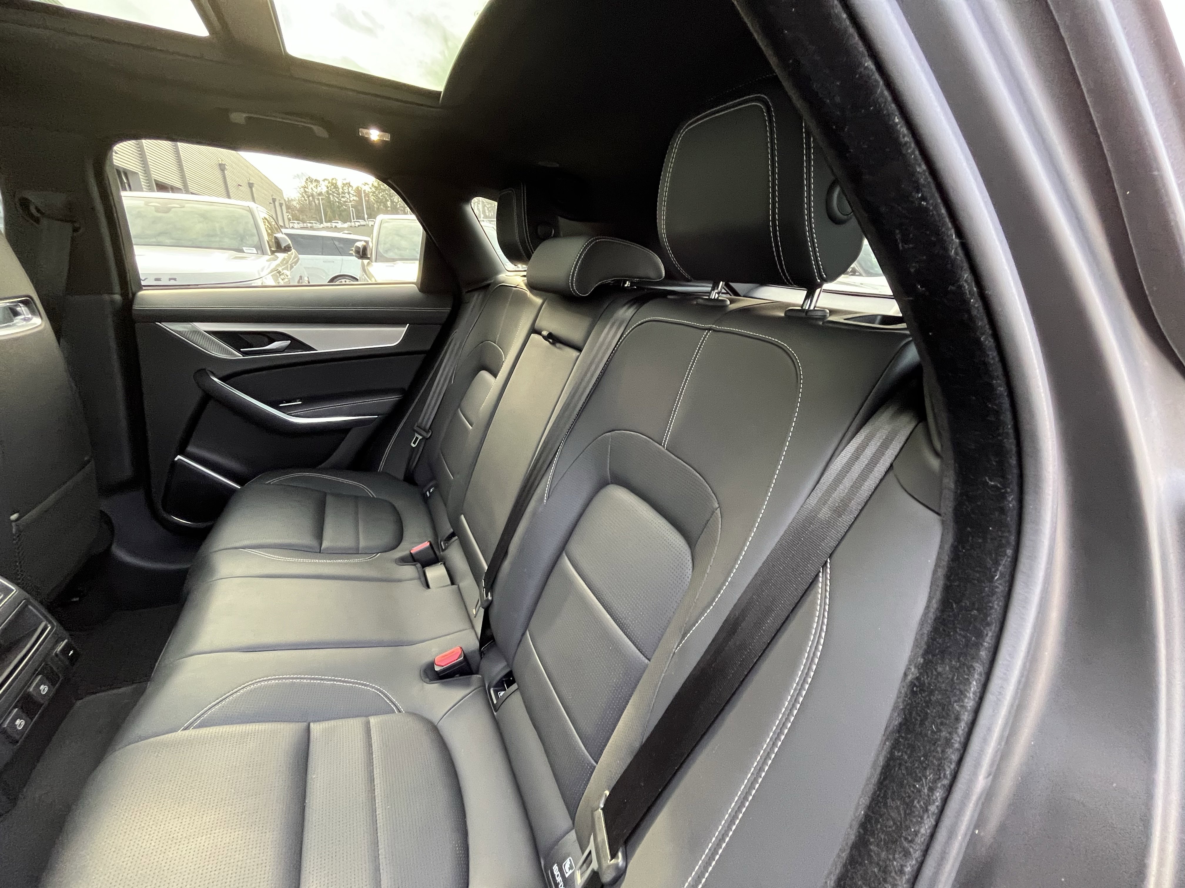 Certified 2024 Jaguar F-PACE R-Dynamic S image 33