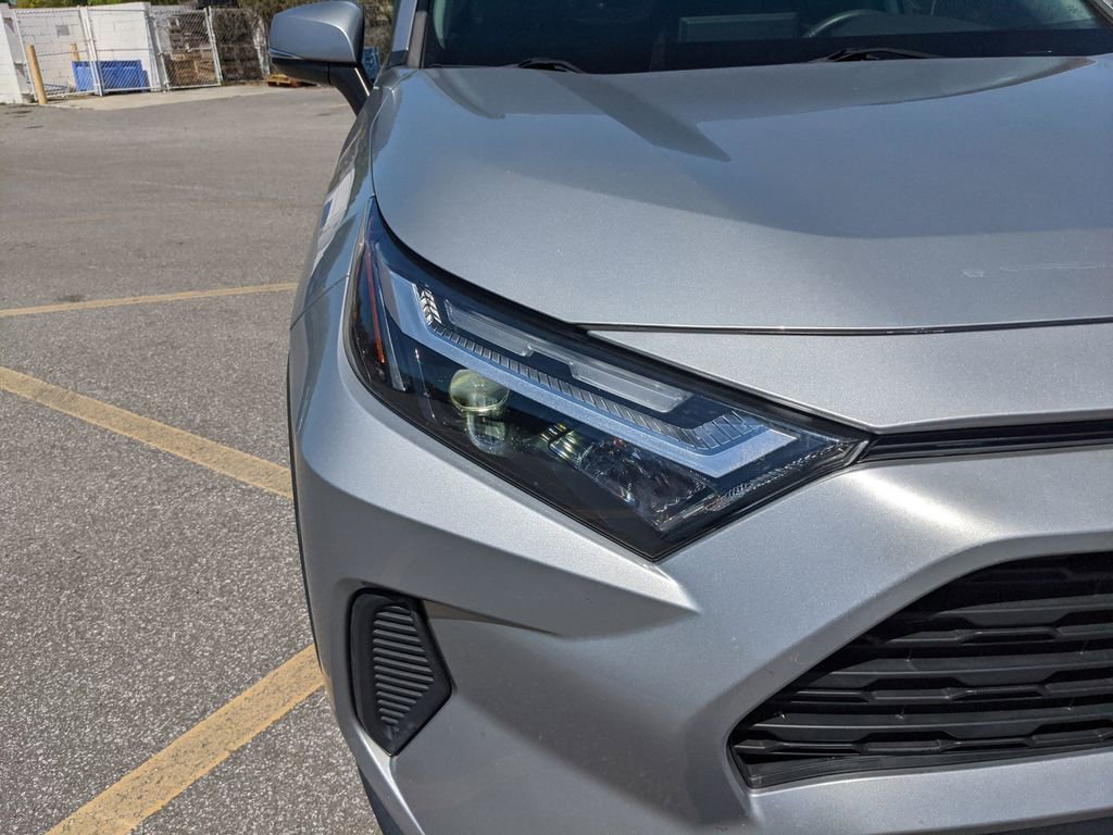 Used 2022 Toyota RAV4 XLE w/ Convenience Package image 11