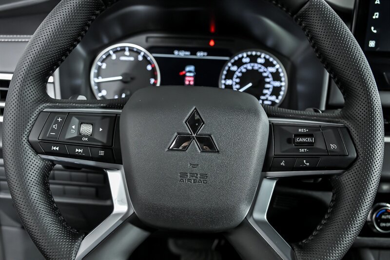 New 2026 Mitsubishi Outlander LE FWD image 19