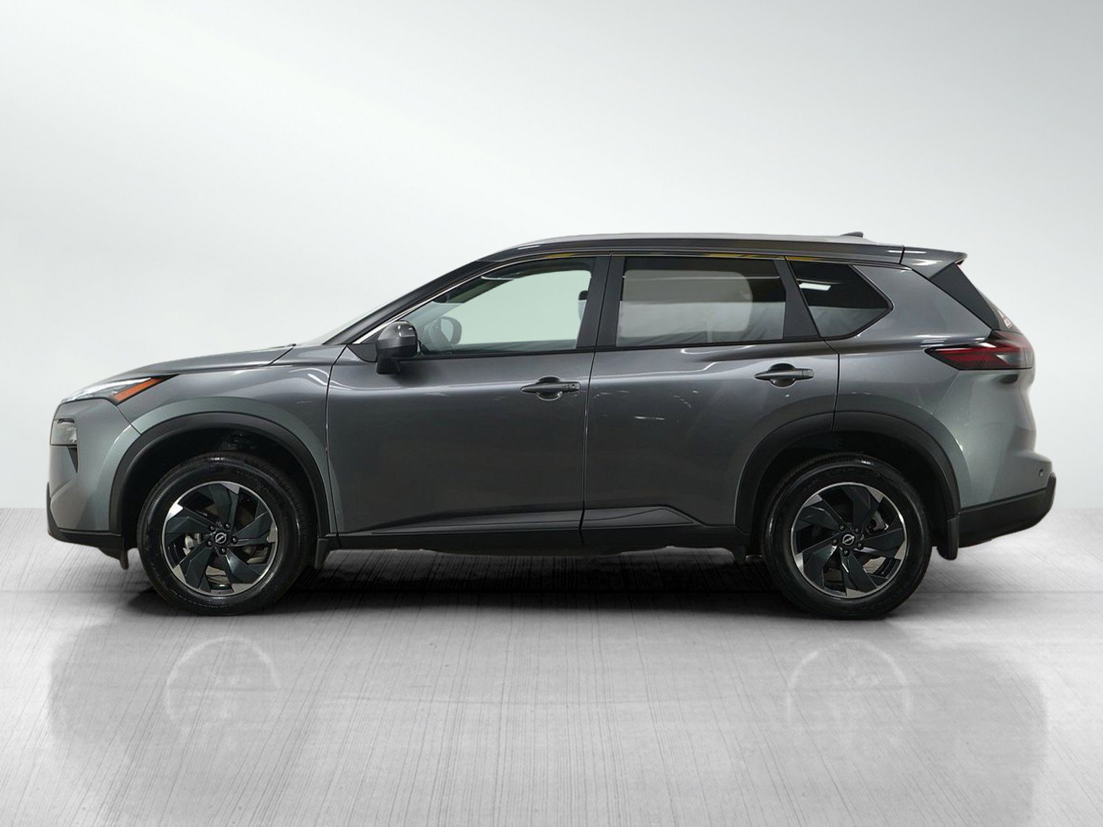 Used 2024 Nissan Rogue SV w/ SV Premium Package image 2