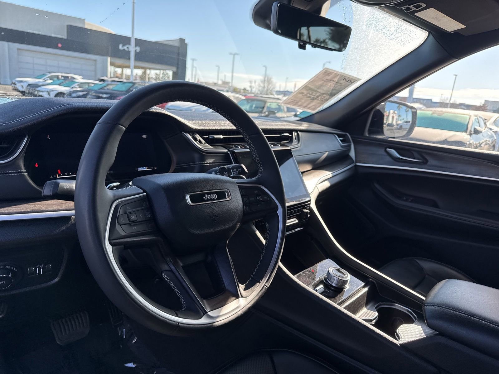 Used 2024 Jeep Grand Cherokee L Limited w/ Luxury Tech Group II image 16