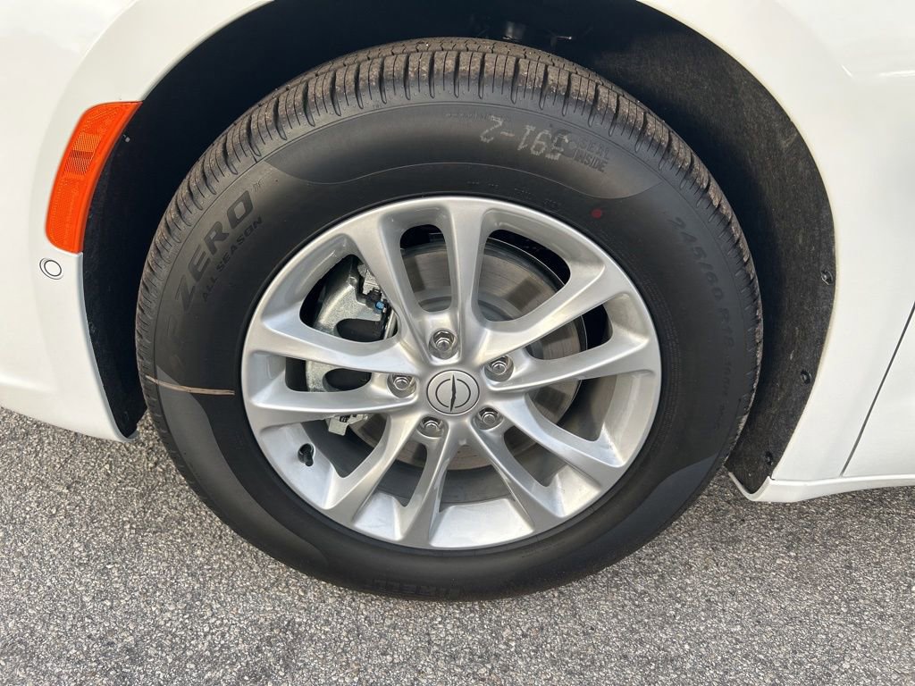 New 2026 Chrysler Pacifica Select image 18