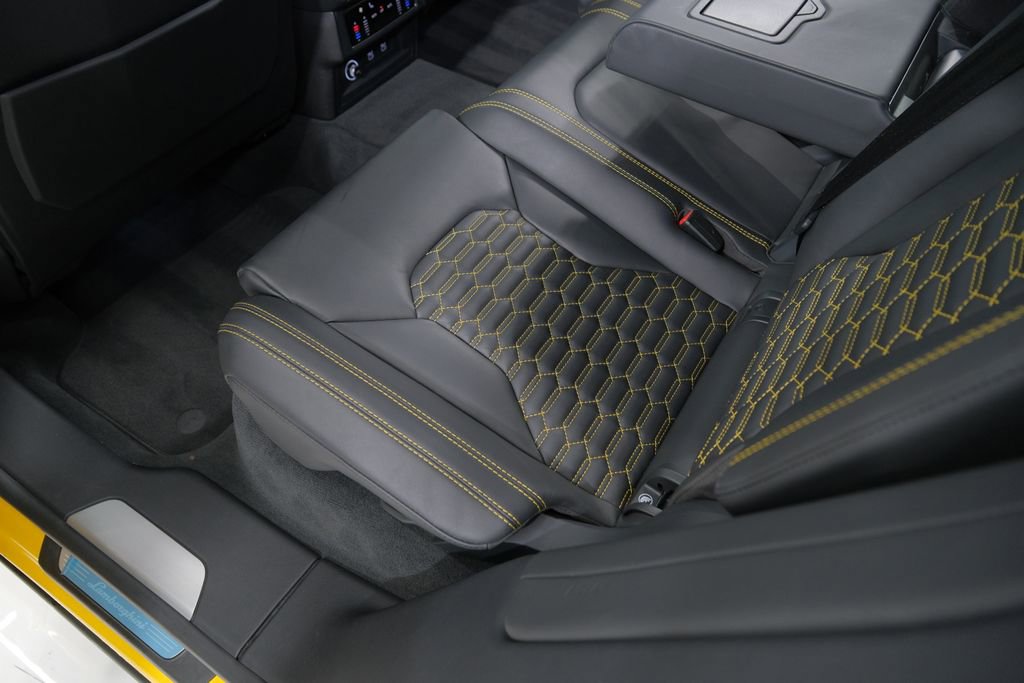 Used 2022 Lamborghini Urus image 32