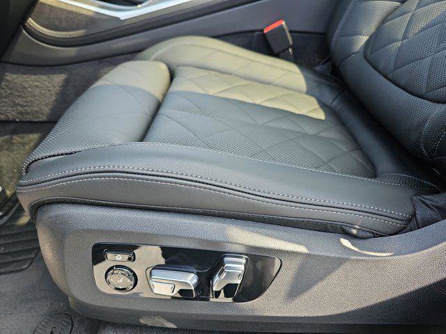 New 2026 BMW X7 xDrive40i w/ M Sport Package image 28