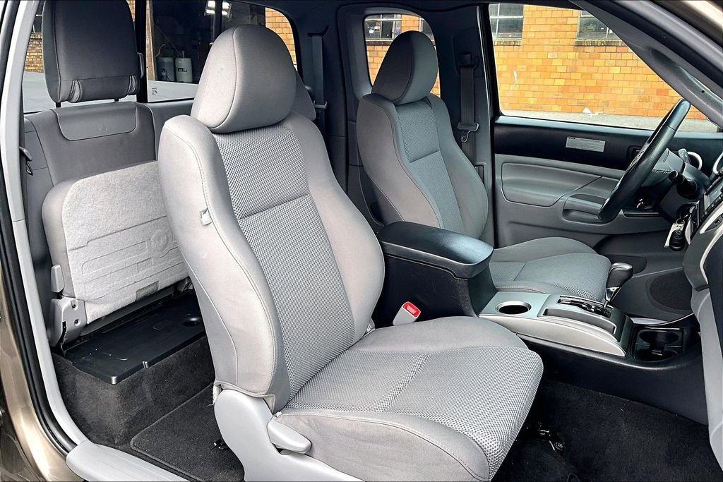 Used 2013 Toyota Tacoma 4x4 Access Cab V6 w/ TRD Off-Road Pkg image 7