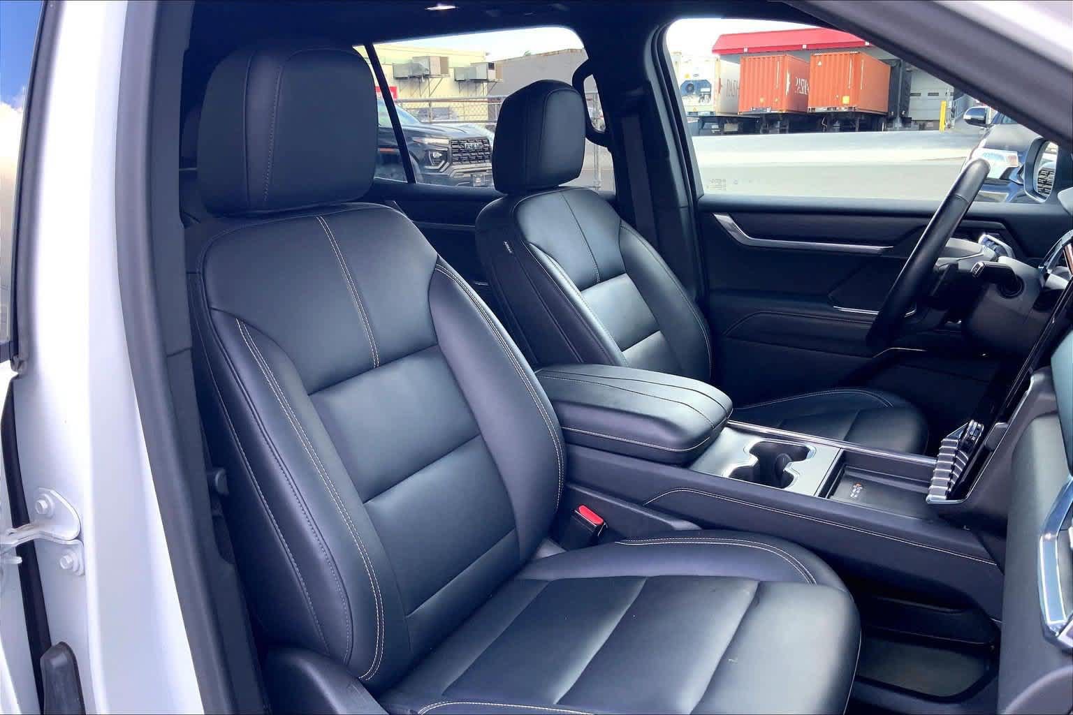 Used 2024 GMC Acadia Elevation w/ Luxury Package FWD image 13