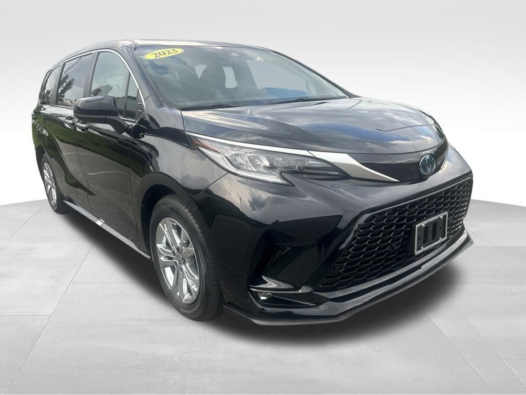 Certified 2023 Toyota Sienna XSE AWD/4WD image 7