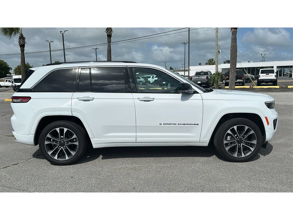 Used 2023 Jeep Grand Cherokee Overland AWD/4WD image 7