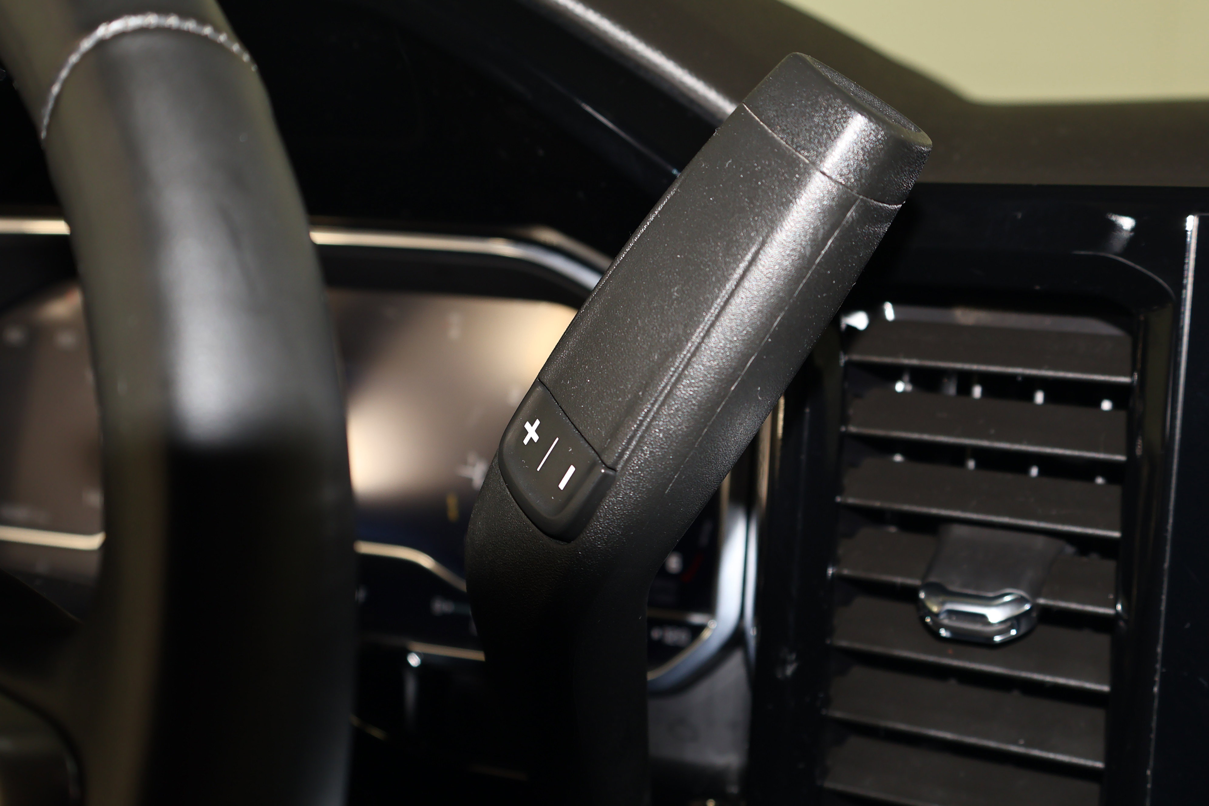 Used 2025 Chevrolet Silverado 1500 LT image 25